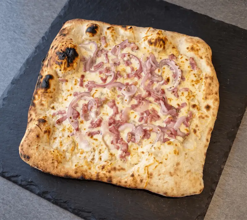 Pizza carrée Flammekueche crème fraîche - Joker Pizza Dijon