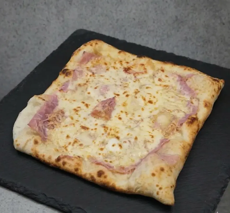 Pizza carrée au fromage de l'abbaye de Citeaux - Joker Pizza Dijon